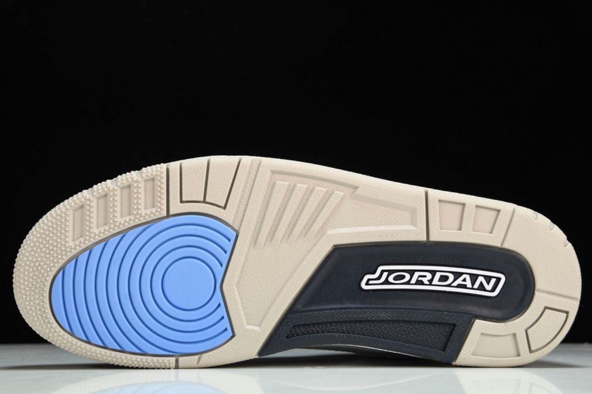Air Jordan 3 Retro UNC (2020) Air Jordan 3 Sneaker