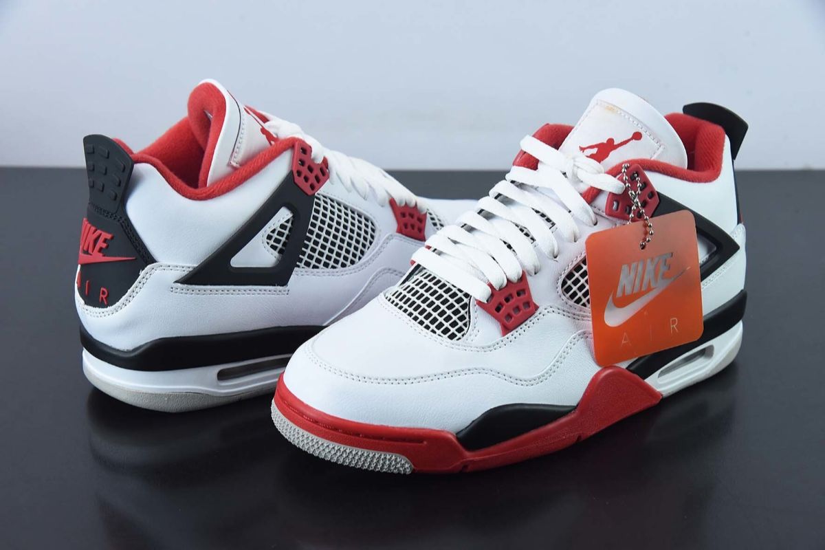 Air Jordan 4 Retro Fire Red (2020) Air jordan 4 Sneaker