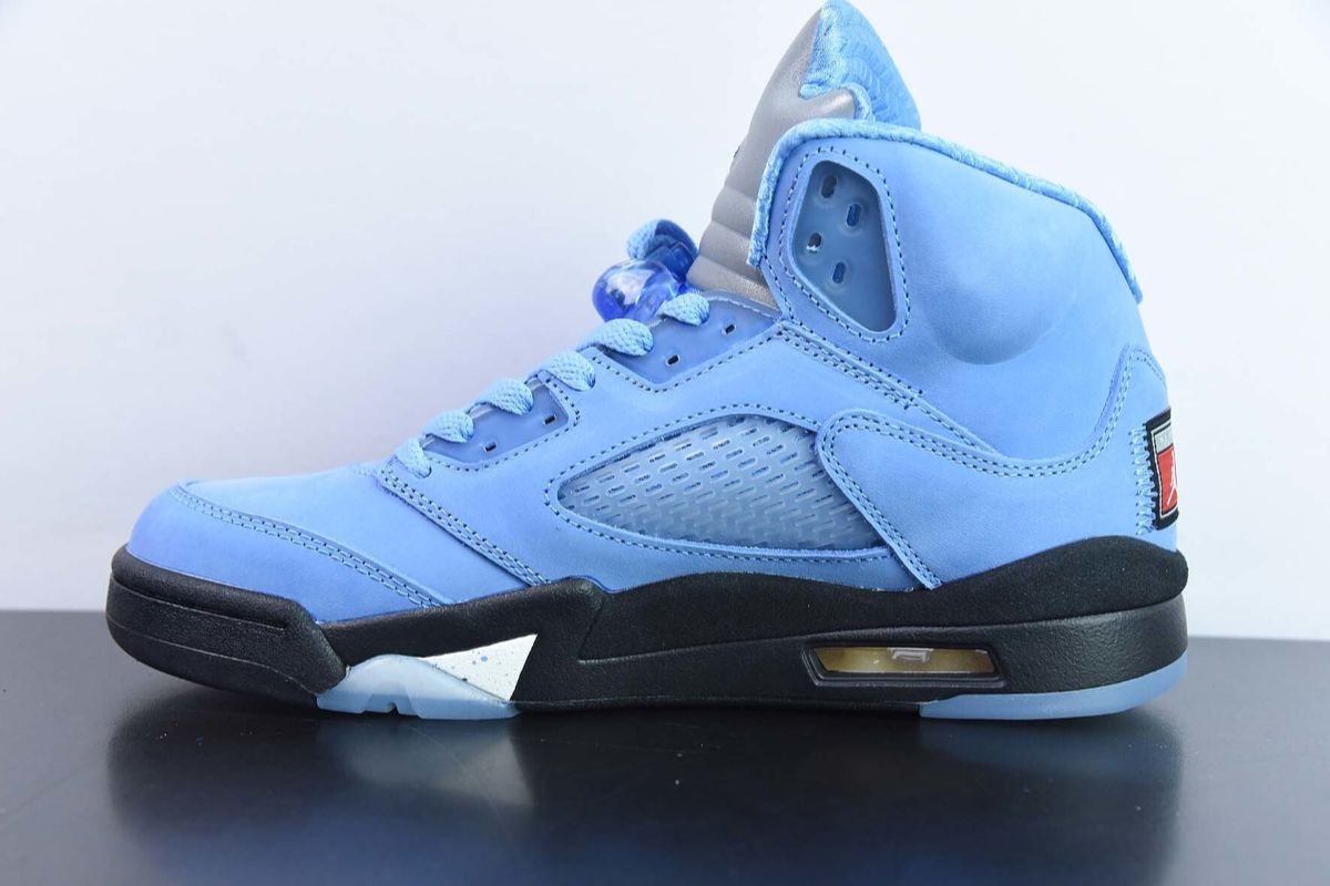 Air Jordan 5 Retro UNC University Blue Air Jordan 5 Sneaker