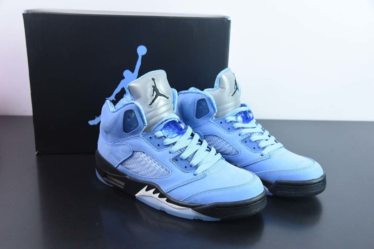 Air Jordan 5 Retro UNC University Blue Air Jordan 5 Sneaker