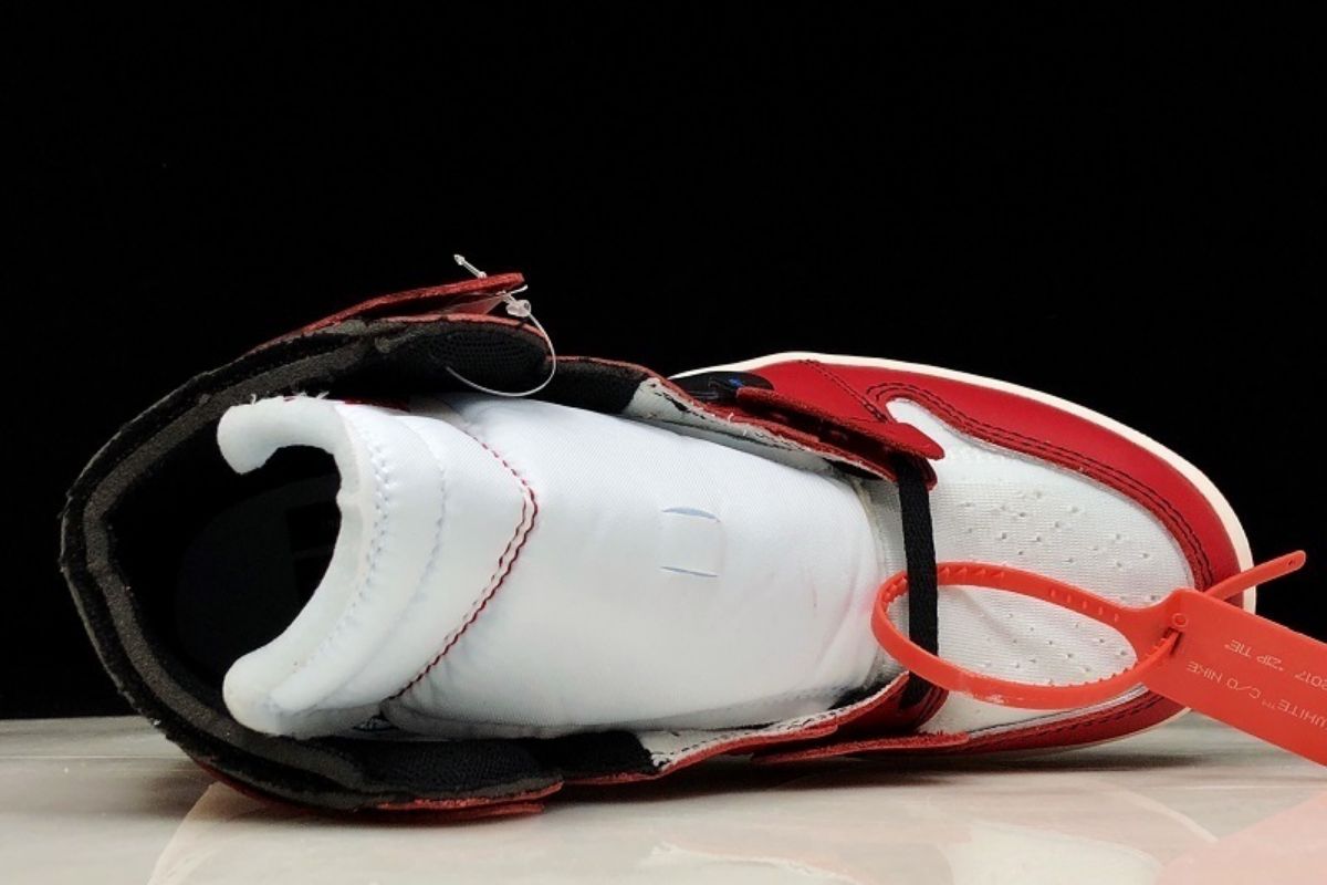 Air Jordan 1 Retro High Off-White Chicago Off-White Sneaker