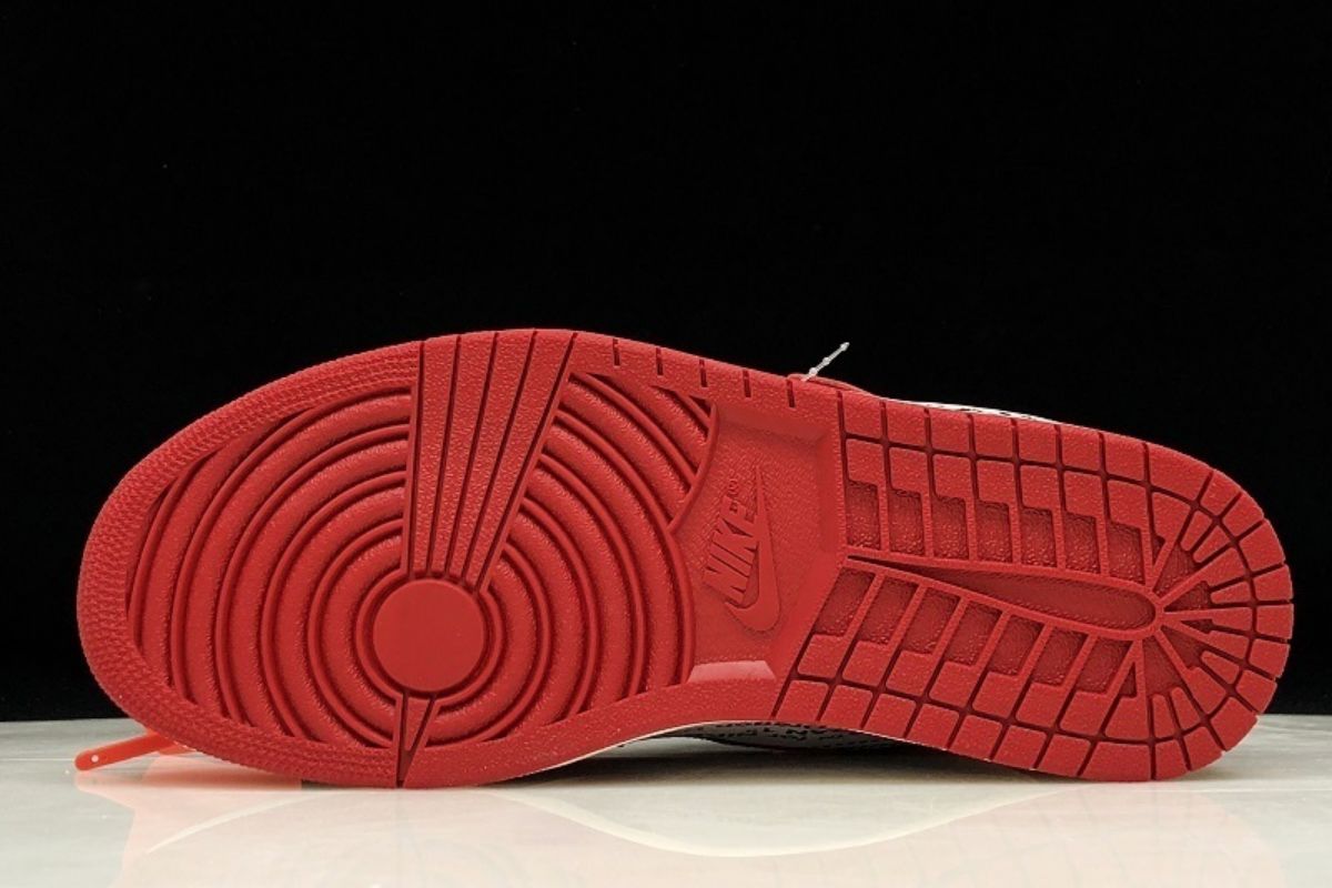 Air Jordan 1 Retro High Off-White Chicago Off-White Sneaker